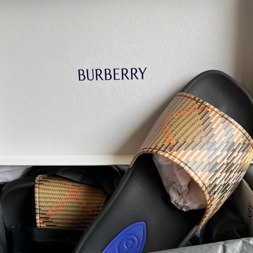 Burberry Unisex Black and Brown Patterned Slides